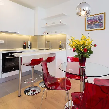 Vjera - Garage And Elevator Apartamento