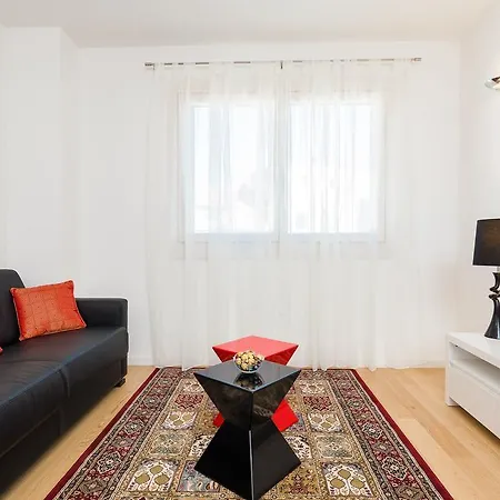 Vjera - Garage And Elevator *