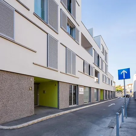 Vjera - Garage And Elevator